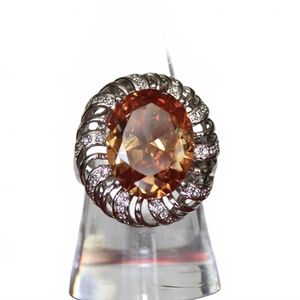 ☃️ 2/$18 Ring Large Center Glass Stone Goldish Orange Beautiful!